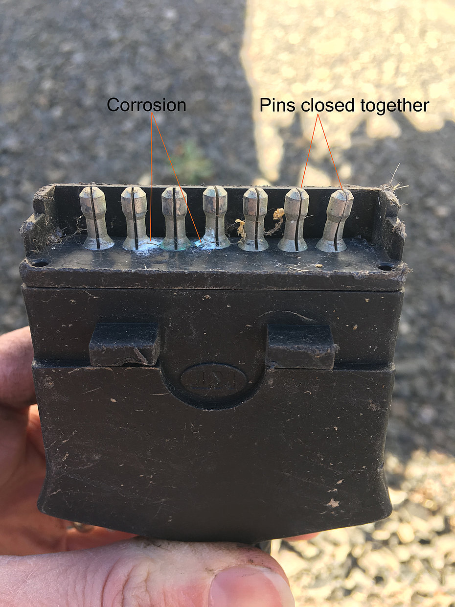 How To Clean Trailer Plug  